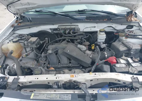 2008 Ford Escape Xlt z USA, uszkodzony, nr VIN 1FMCU93128KD21639